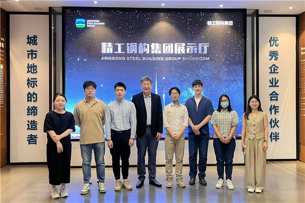 1763027156643614.jpg 鹿明教授团队参观.jpg